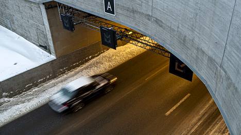 Tamperelaiset ovat tottuneet Rantatunnelin nopeusvalvontaan. Silti tunnelissa ajetaan välillä törkeitä nopeuksia, mikä on näkynyt Pirkanmaan käräjäoikeudessa alkuvuodesta 2024. Arkistokuva. 
