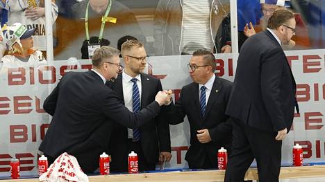 Jukka Jalonen, Mikko Manner ja Ari-Pekka Selin valmensivat Suomen jälleen MM-finaaliin. Samalla kotikisojen kirous on unohdettu.
