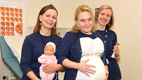 Äitiysneuvolan terveydenhoitajat Jaana Köykkä, Marika Rantala ja Marjo Koivuniemi kannustavat nauttimaan äitiydestä ja vanhemmuudesta. Covid19 on vaatinut PoSassakin järjestelyjä, mutta raskaudet ovat edenneet hyvin.