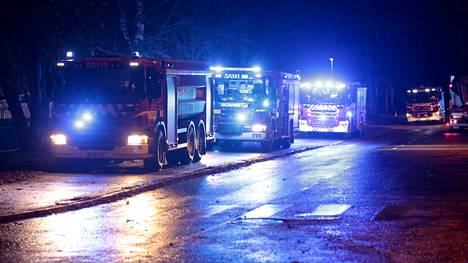 Pelastusalan ammattilaisten mukaan paloautoilla ei voi ajaa vauhdilla liikenneympyröistä.