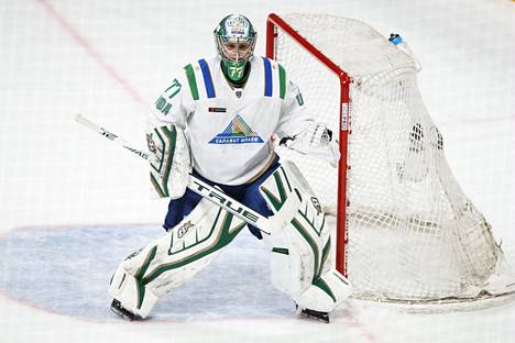 Juha Metsola pelasi viimeiset neljä kautta KHL:ssä Salavat Julajev Ufassa. Tulevaksi osoitteeksi vaihtui Venäjän ja Jekaterinburgin sijaan Sveitsi ja Kloten.