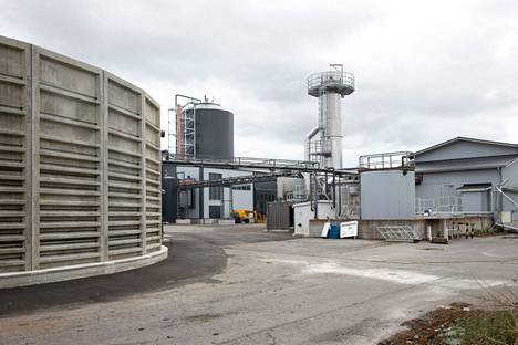 Porin Luotsinmäellä sijaitsevalta Envor Pori Oy:n biokaasulaitokselta on päässyt häiritseviä hajuja ympäristöön. Niitä on pyritty ehkäisemään muun muassa avonaisten säiliöaltaiden kattamisella. Nyt selvitetään, onko yhtiön hajunkäsittely riittävää.