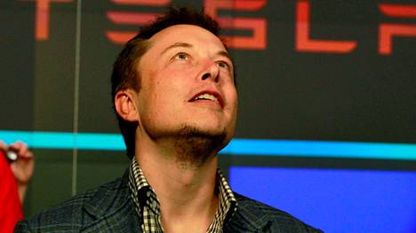 Teslan toimitusjohtaja Elon Musk kertoi tiistaina julkaistussa Twitter-viestissään, että yhtiöllä ei ole vielä allekirjoitettua toimitussopimusta Hertzin kanssa. 