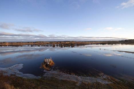 Kyynärjärven vesistö on noussut ympäröiville pelloille Kankaanpäässä. 