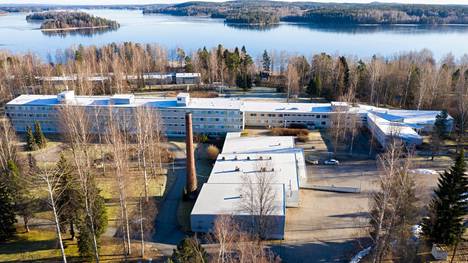 Kaivannon sairaala-alue sijaitsee Längelmäveden rantamaisemissa Kangasalla.