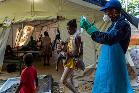 Koleran oireita saanutta lasta hoidettiin Haitin pääkaupungissa Port-au-Princessä 7. lokakuuta. 