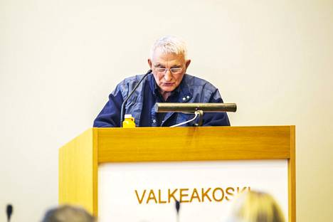 Reijo Heinonen kuvattiin Valkeakosken kaupunginvaltuuston kokouksessa marraskuussa 2021.