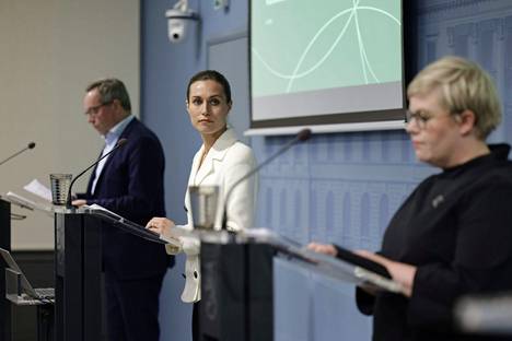 Elinkeinoministeri Mika Lintilä, pääministeri Sanna Marin ja valtiovarainministeri Annika Saarikko kertoivat hallituksen toimista energiayhtiöille sunnuntaina 4. syyskuuta.