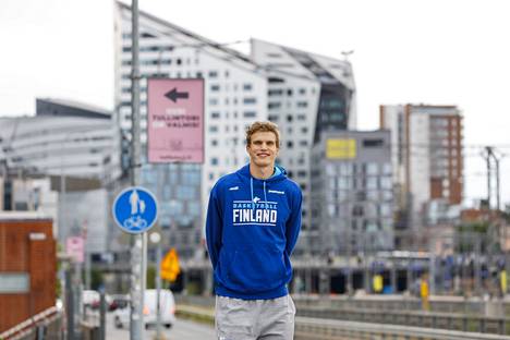 Lauri Markkanen pelaa torstaina uransa ensimmäisen A-maaottelun Tampereella. Vastassa on Israel MM-karsinnoissa kello 18.30 alkaen.