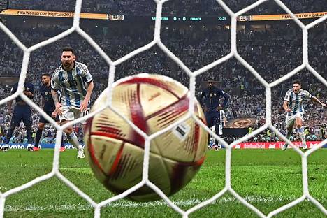 Messi avasi Argentiinan maalitilin tekemällä 1-0-osuman rangaistuspotkusta Ranskan verkkoon.
