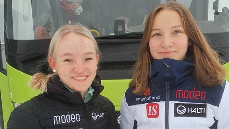Mäkihyppääjät Julia Tervahartiala ja Sofia Mattila edustivat Suomea Norjassa Continental Cupin kisoissa joulukuussa 2021.