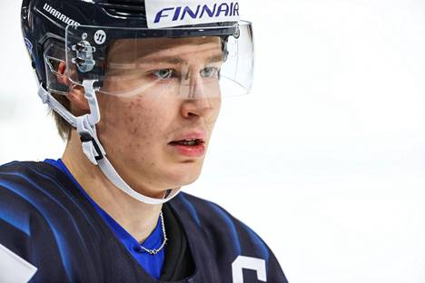 Suomen kapteeni alle 20-vuotiaiden miesten MM-kisoissa toimi Roni Hirvonen-