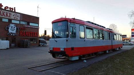 Parkanon mukaan ratikka ei maksanut yrittäjälle eikä Parkanon kaupungille mitään. Tampereen kaupunki otti hoitaakseen myös 10 000 euron kuljetuskulut.