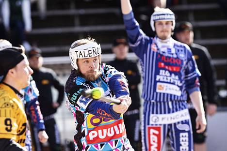 Janne Mäkelä oli Vimpelin avainpelaajia. Kuva ottelusta Hyvinkään Tahkoa vastaan.