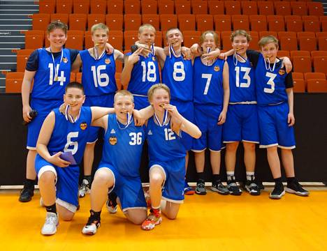 Jämsän Koripeikkojen U14-pojat voittivat 2-divisioonan aluemestaruuden Kauhajoella viikonloppuna. 