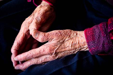 Kotihoito on yksi keskeisistä iäkkäiden palvelujen kehittämiskohteista. Iäkkäät ihmiset kykenevät asumaan kotona entistä pidempään, mikäli kotihoito ja muut palvelut on järjestetty alueella monipuolisesti. 