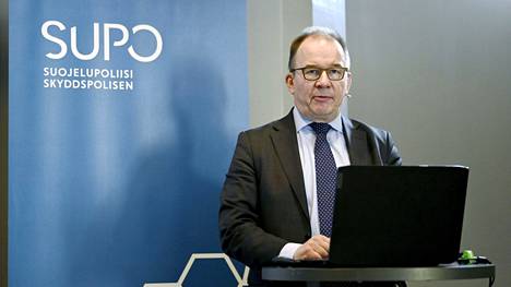 Suojelupoliisin päällikkö Antti Pelttari julkisti syksyllä 2021 Supon Kansallisen turvallisuuden katsauksen.