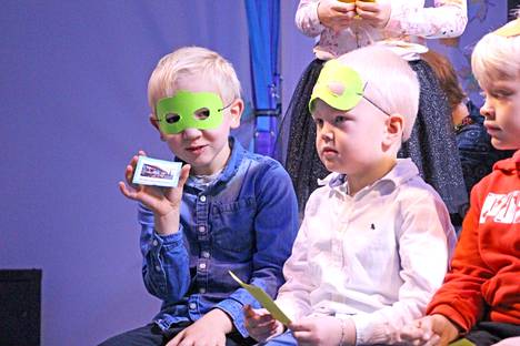 Myllyhaan päiväkodissa vietettiin 40-vuotisjuhlia lokakuussa 2022. Juhlassa lapset esiintyivät laulaen ja tanssien. Daniel Luukkonen (vas.), 6, ja Sebastian Halme, 6, olivat sonnustautuneet ninjanaamioihin.