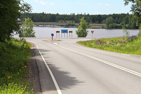 Kankaanpään Kokoomuksen valtuustoaloitteessa toivottiin valaistusta Kantatie 44:n ja Pansiantien risteysalueelle. 