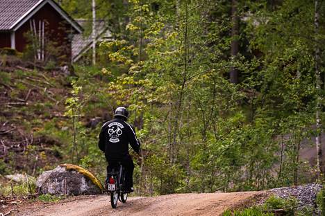Slowly Ridersin Keijo Virtala on erikoistunut rättäreihin ja velomopoihin. Velomopon huippunopeus 35 kilometriä tunnissa. 