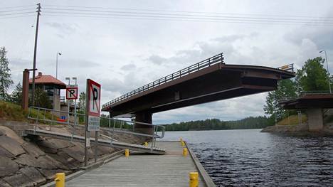 Ruoveden Visuveden silta on ollut viime aikoina ongelmissa. Tältä silta näytti kesäkuussa 2009. 