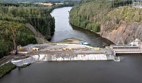 Melon vesivoimalaitokseen rakentuu parhaillaan Suomen ensimmäinen maapadon tiivistävä porapaaluseinä. 