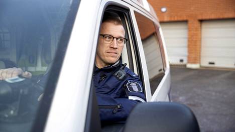 Satakunnassa partioiva haalaripoliisi Lasse Pääkkönen on kertonut kohtaamistaan värikkäistä keikoista Twitterissä.