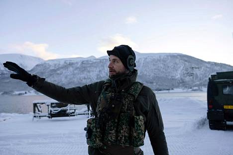 Kirjoittaja toivoo Naton esikuntaa Suomeen. Kuvassa on Kersantti Marcel Alankomaiden merivoimista. Hänet on kuvattu Hollannin Nato-joukkojen harjoituksessa helmikuussa Norjassa Tromssan lähellä.