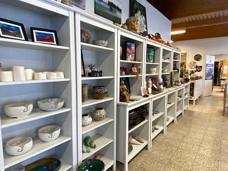 Tainan savipajan keramiikkamyymälässä on uniikkia lahjatavaraa astioista koriste-esineisiin.