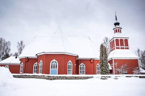 Vuonna 1774 valmistunut Virtain kirkko on pohjalainen paanukattoinen ristikirkko. Punamullalla maalatun puukirkon ja siihen käytävällä yhdistetyn tapulin rakensi tunnettu kirkonrakentaja Antti Hakola. Alueen väestö oli tuolloin kovassa kasvussa.