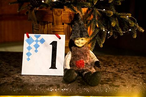 Teijontie 12 on Käpylän ykkösluukku Moron ikkunajoulukalenterissa. Ikkunajoulukalentereissa ideana oli, että kaksikymmentäneljä joulukalenterin ”luukkua” eli ikkunaa avataan jouluaattoon mennessä. Luukku voi olla myös asetelma pihapiirissä tai oven pielessä.