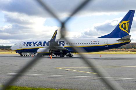 Tampere-Pirkkala oli aiemmin Ryanairin pääkenttä Suomessa.  Ryanair on takavuosina lentänyt Tampere-Pirkkalasta ainakin Skavstaan, Liverpooliin, Trapaniin, Lontooseen, Bremeniin, Frankfurtiin, Riikaan, Malagaan, Milanoon, Roomaan, Dubliniin ja Edinburghiin.