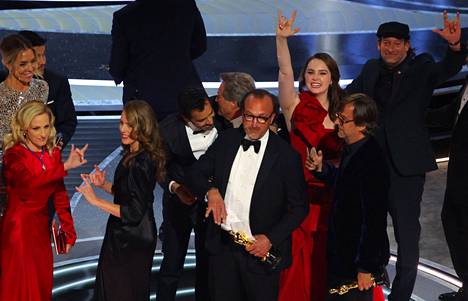 Muun muassa Philippe Rousselet, Fabrice Gianfermi ja Patrick Wachsberger juhlivat elokuvansa CODA Oscar-voittoa.