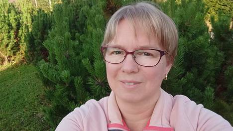 Tanja Savolainen työskentelee Petäjäveden kunnanvirastossa.