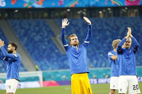Suomen jalkapallomaajoukkue pelasi vuoden 2020 EM-kisoissa kolme ottelua, joista se voitti yhden eli Tanskan.  Kuva on Suomi-Belgia -ottelusta, joka pelattiin maanantaina Pietarissa.