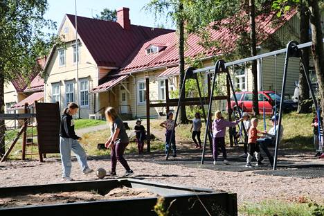 Tuoreen ennusteen mukaan Vähikkälän koulun lapsimäärä olisi lukuvuonna 2028–2029 enää vain 17 oppilasta.