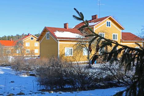Puukylän alueella Tervakosken paperitehtaan läheisyydessä sijaitsee pienellä alueella paljon suuria hirsitaloja. 