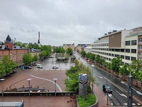 Perjantaiksi on luvattu sadekuuroja pitkin päivää. Tältä Tampereella näytti perjantaiaamuna kello 7.30.