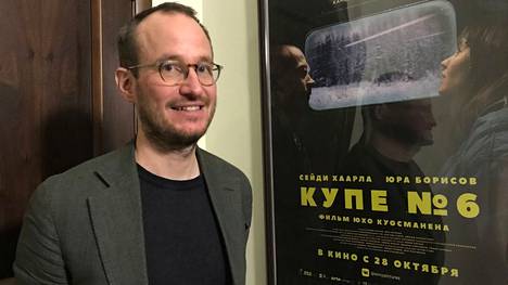 Hytti nro 6 -elokuvan ohjaaja Juho Kuosmanen Pietarissa elokuvan ensi-illassa.