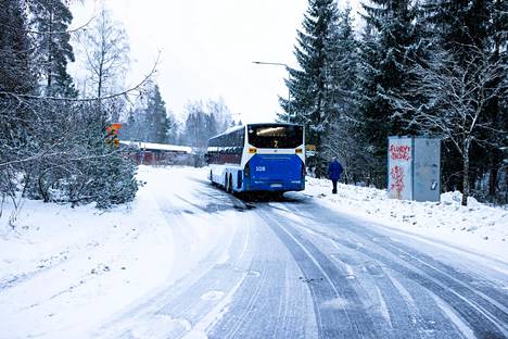Lakoilla voisi olla merkittäviä vaikutuksia bussiliikenteeseen erityisesti kaupunkien paikallisliikenteessä. Kuva on otettu Länsi-Tampereella 23. joulukuuta.