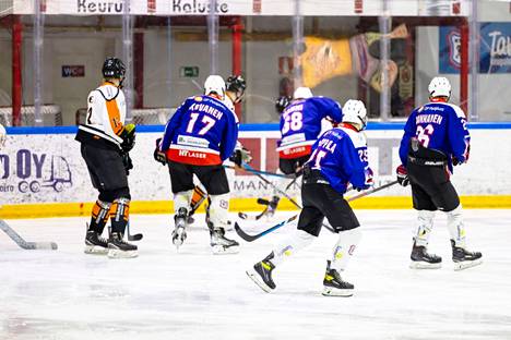 KeuPa HT aloitti Suomi-sarjan pelit kotiotteluilla. Kahdesta ottelusta saldona oli yksi voitto ja yksi tasapeli. 