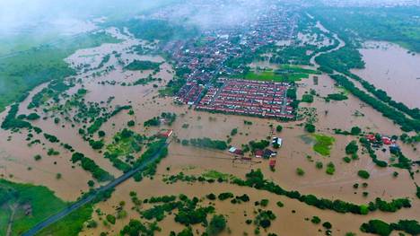 Tapaninpäivänä otettu ilmakuva tulvasta Itapetingassa Brasiliassa.