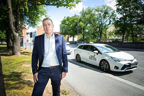 Taksilain muututtua alan kilpailu kuumeni Pirkanmaalla hetkeksi. Nyt Tero Kallion johtaman Tampereen Aluetaksin valta-asema on melko selvä. Yhtiön tunnuksissa ajaa noin 500 autoa.