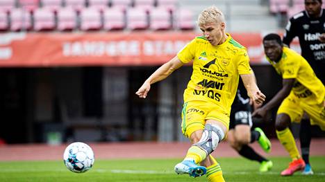 Ilveksen puolustaja Tuomas Ollila teki pelin ainoan maalin ottelussa FC Lahtea vastaan syyskuussa 2021.
