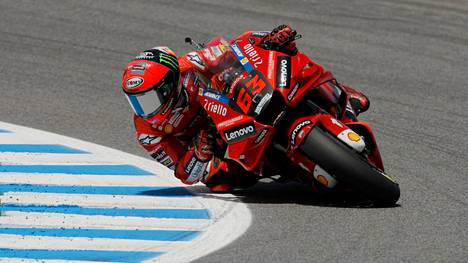 Ducatin Francesco Bagnaia ajoi vaikeasti alkaneen kauden ensimmäiseen voittoonsa Jerezissä.