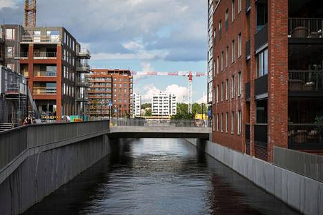 Erityisen kysyttyjä Tampereella ja laajemmin Pirkanmaan alueella ovat kiinteistönvälittäjien mukaan perheasunnot ja uudisrakentamiskohteet. Kesäkuussa 0221 kuvattu Tampereen Ranta-Tampella on yksi rakentuvista alueista.