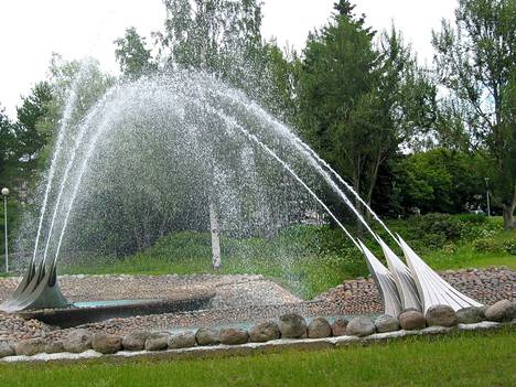Vesikehä-niminen ympäristötaideteos suihkulähteineen sijaitsee Nokian keskustassa Poutunpuistossa. Vuonna 1974 valmistuneessa teoksessa on 32 000 pyöreäksi hioutunutta luonnonkiveä, ja kesällä sitä ympäröivät nurmialueet. 