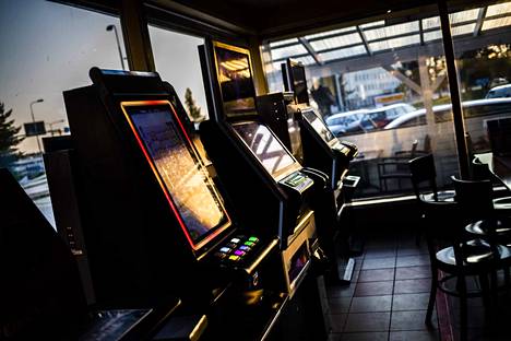 Niin sanottuja hajasijoitettuja rahapeliautomaatteja on tällä hetkellä yli 2 300 ravintolassa ja noin 800 liikenneasemalla.