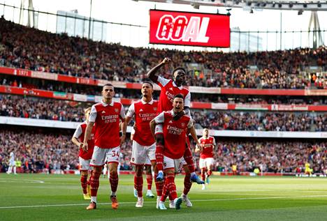 Arsenal juhli Bukayo Sakan maalia kotipelissä Liverpoolia vastaan. Saka teki Arsenalin kolmesta maalista kaksi 3–2-voitossa.