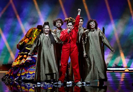 Venäjän euroviisuedustaja Maniža esiintyi Rotterdamissa Euroviisujen finaalissa keväällä 2021.